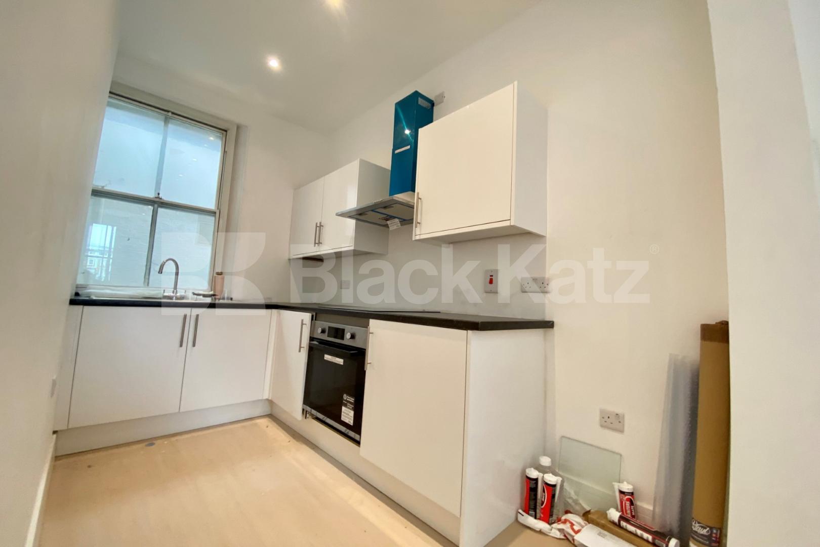 Newly Refurbished Georgian house with terrace Hugh Street , Victoria